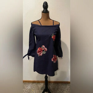 Rome & Juliette off should sleeved dress.